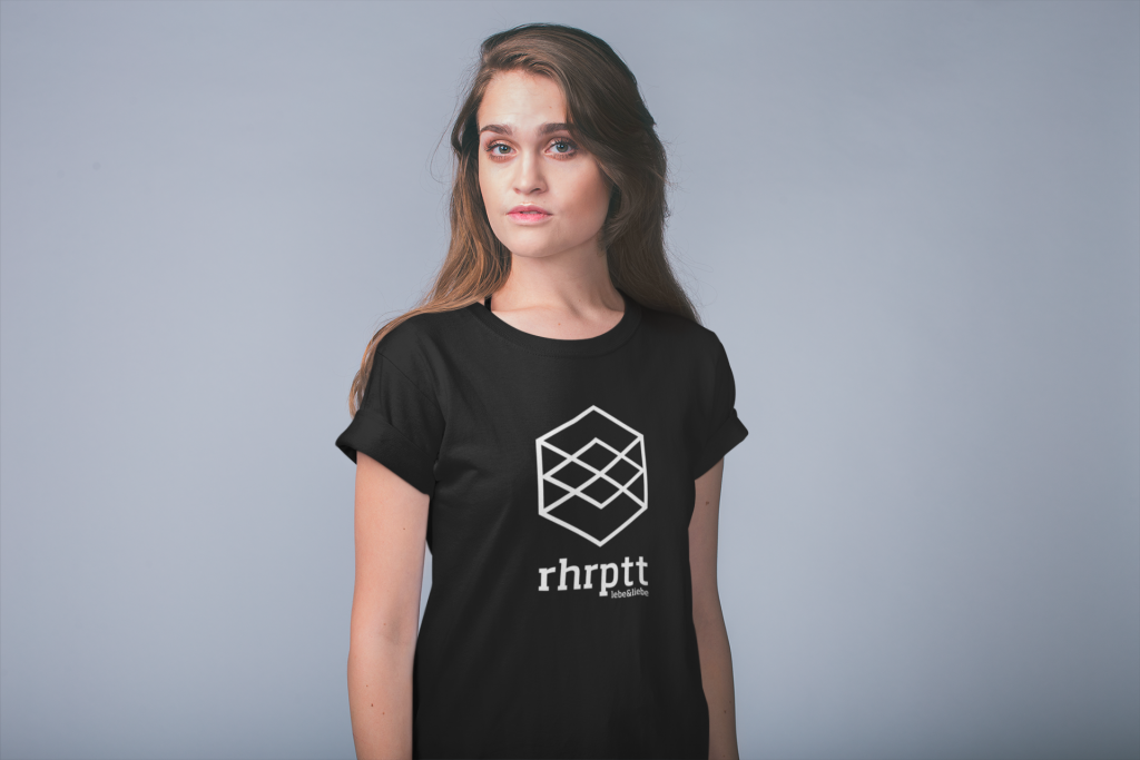 woman wearing a t shirt mockup standing against a white background a199121 RHRPTT heisst Ruhrpott